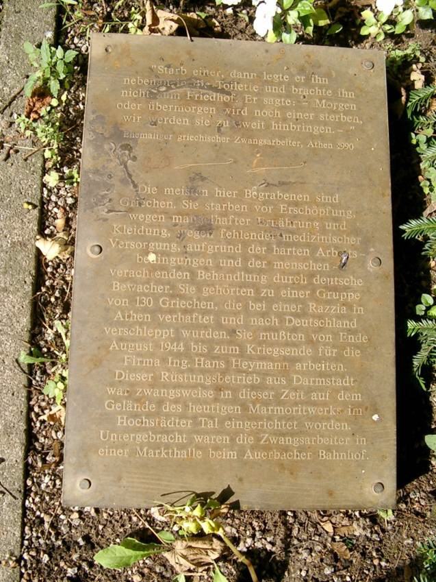 Gedenktafel auf dem Auerbacher Friedhof