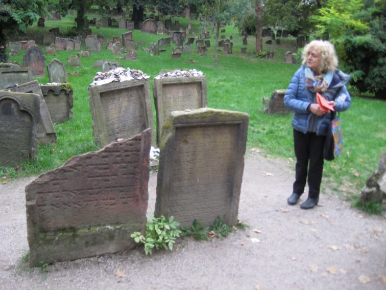Auf dem jüdischen Friedhof