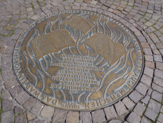 Gedenkplatte am Frankfurter Römer
