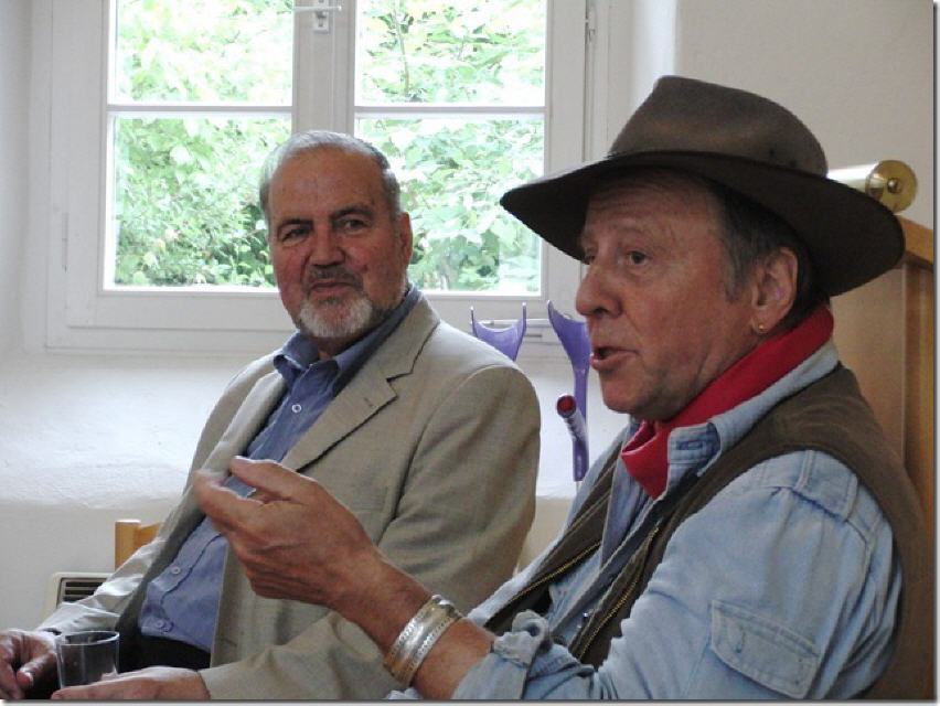 Karlheinz Storch und Gunter Demnig in der ehemaligen Synagoge Auerbachs *