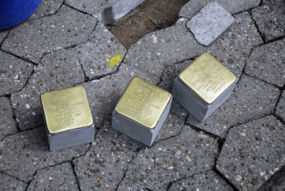 Stolpersteine für Familie Wolf am Marktplatz